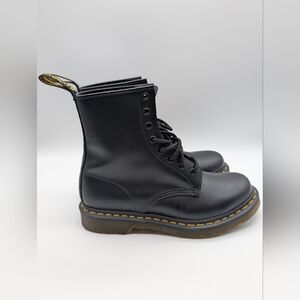 Dr martens women 1460 smooth leather lace up boots size 9